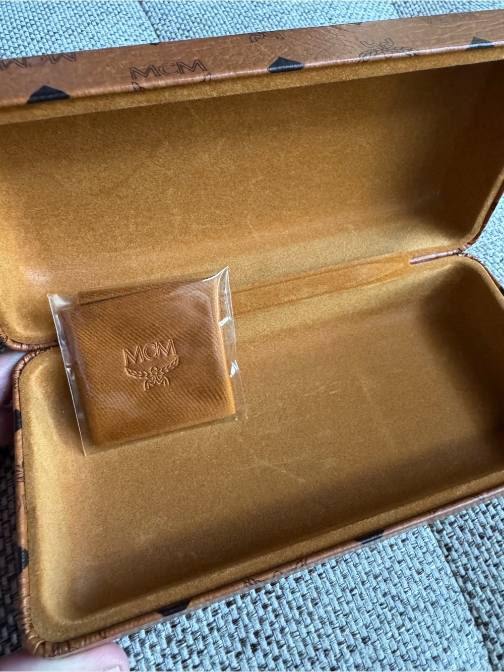 MCM Cognac hard shell sunglass case with Gold colored Plaque - Picture 4 of 7